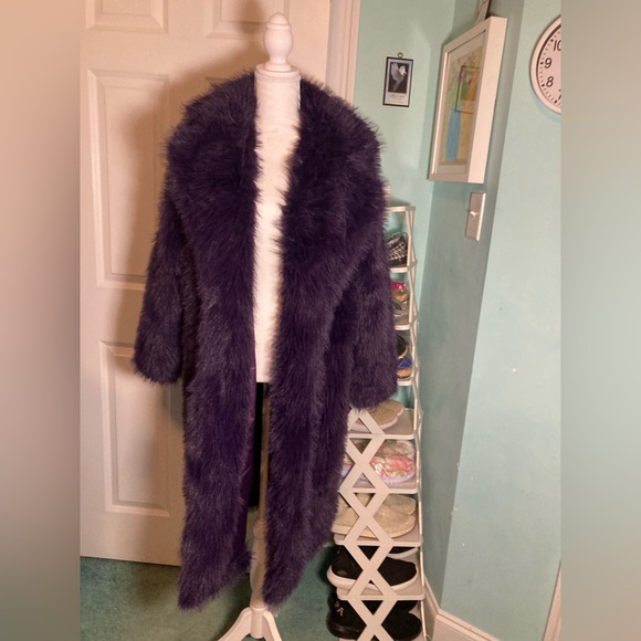 Luxurious Purple Faux Fur Jacket/Coat - Picture 6 of 8